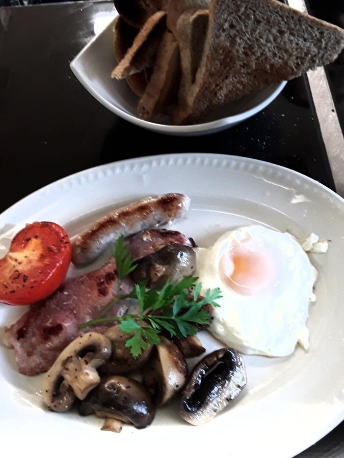 The Mitre Inn Witheridge 外观 照片