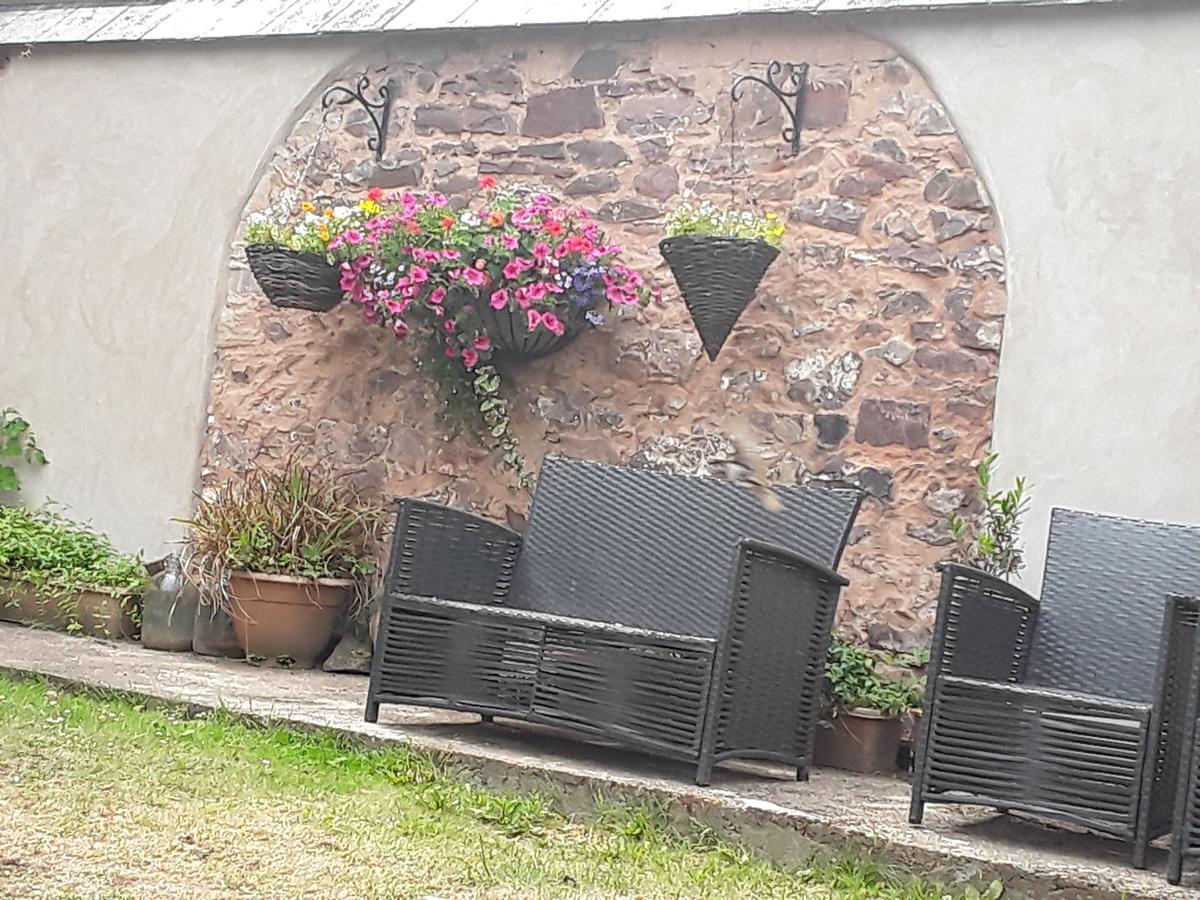 The Mitre Inn Witheridge 外观 照片