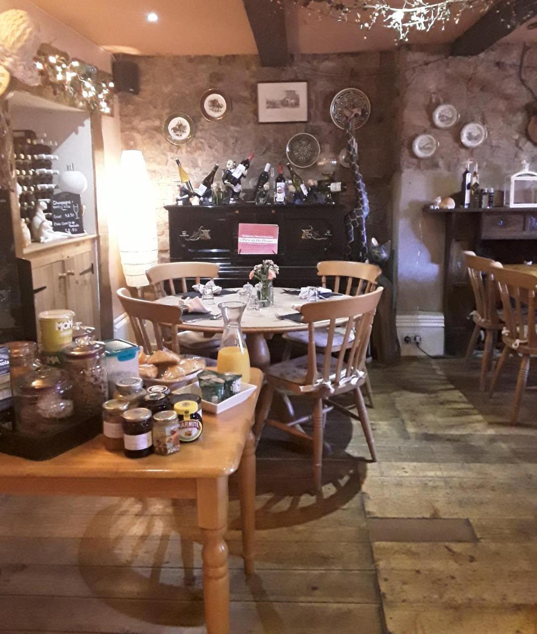 The Mitre Inn Witheridge 外观 照片